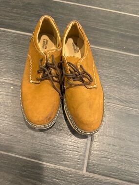 Johnston & Murphy Kids Tan Lace-Up Dress Shoes